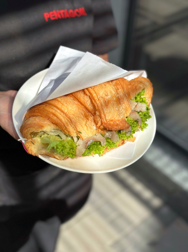 Круасан з оселедцем «Дунайка»